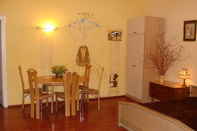powiększ