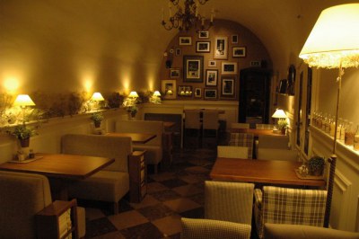 powiększ