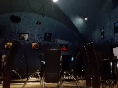 powiększ